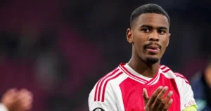 Chelsea tiến sát "ngọc quý" Jorrel Hato từ Ajax