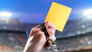 Kèo đội nhận thẻ đầu tiên