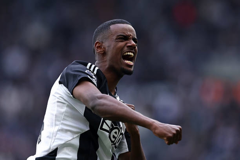 Cuộc rượt đuổi kịch tích giữa Newcastle và Liverpool
