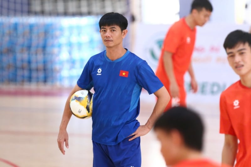 Tuyển Futsal Việt Nam bổ sung HLV thủ môn Javier Arrivi Laureiro