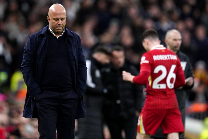 Arne Slot nói về tương lai của Andy Robertson tại Liverpool