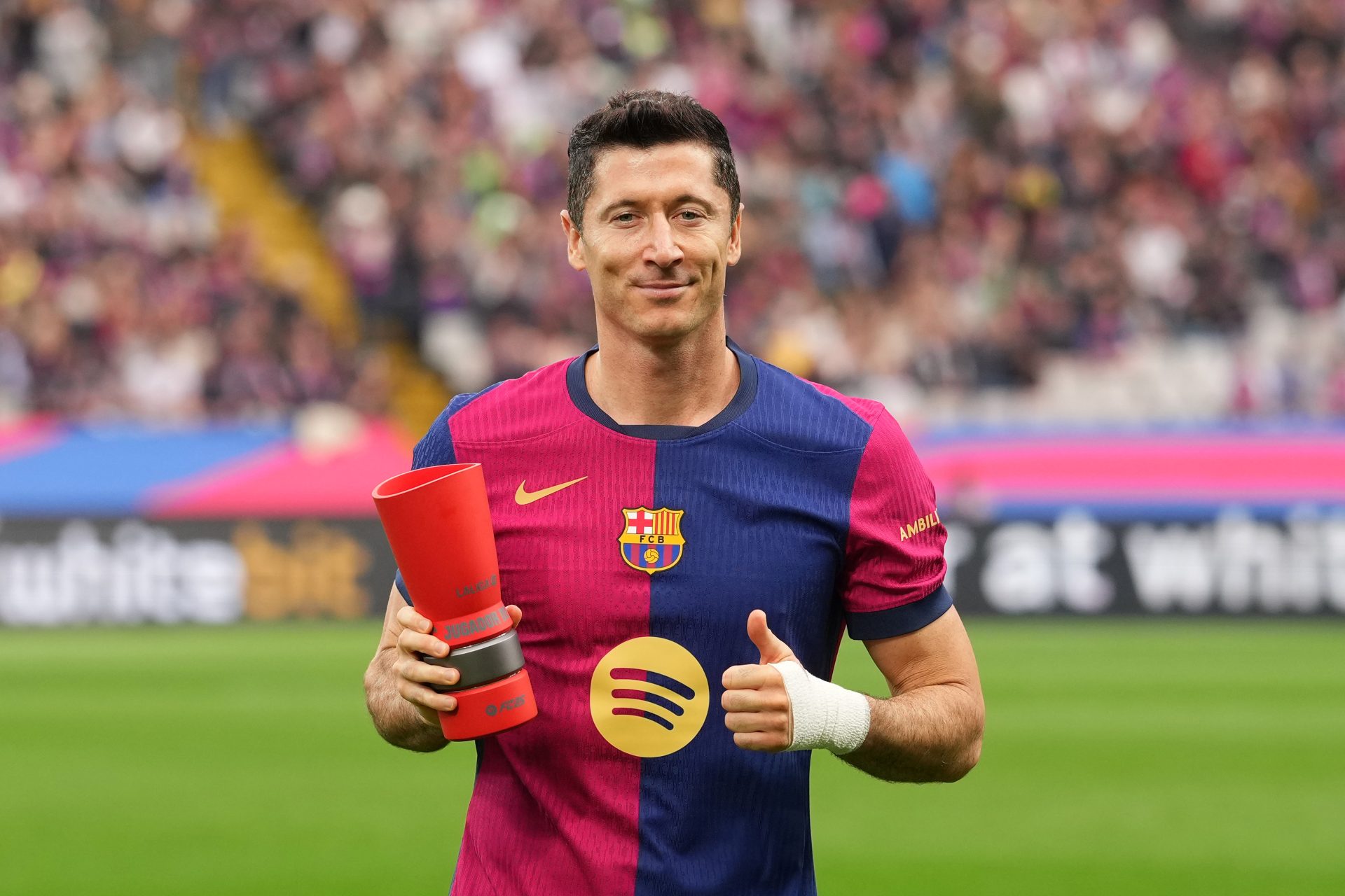 Ratcliffe bác bỏ thương vụ Lewandowski của Man United