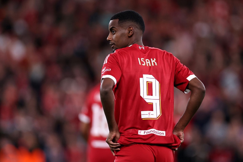 Khi bom tấn mùa hè Alexander Isak lại trở thành gánh nặng