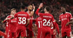 Liverpool tìm kiếm giải pháp cho hàng phòng ngự yếu kém