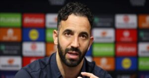 CĐV Chelsea biểu tình phản đối giới chủ Mỹ