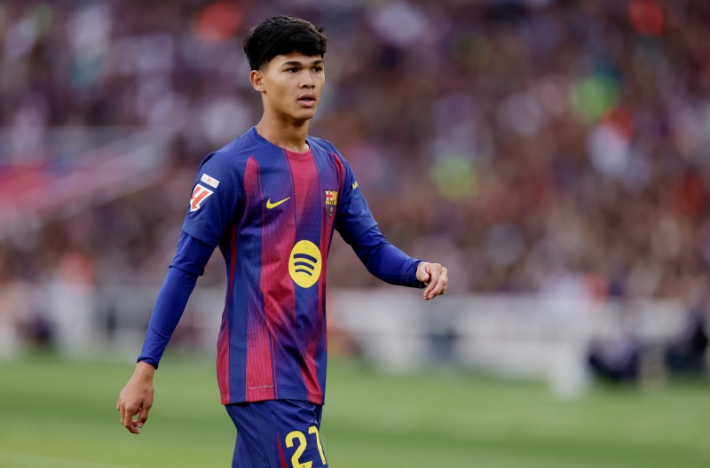 Hansi Flick vỡ mộng khi Dro Fernandez rời Barcelona Sang PSG