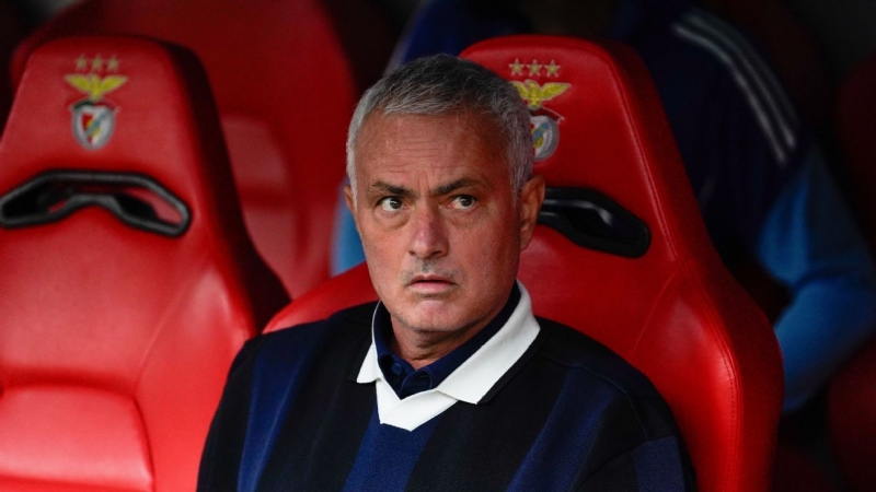 Phản ứng của Mourinho khi Amorim bị MU sa thải