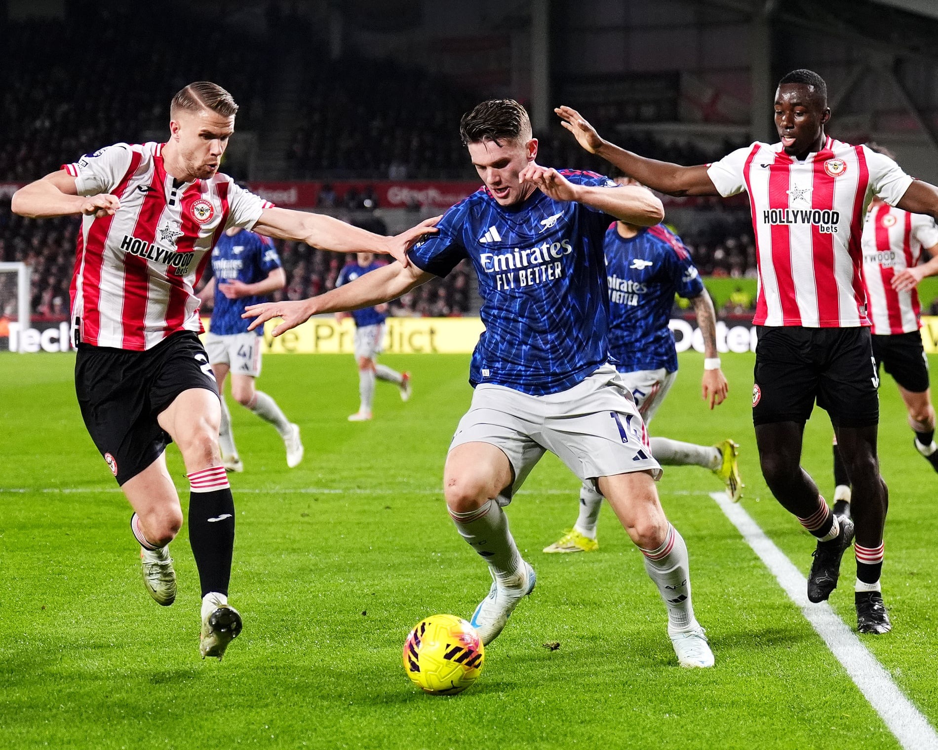 Arsenal sảy chân ở vòng 26 Ngoại Hạng Anh
