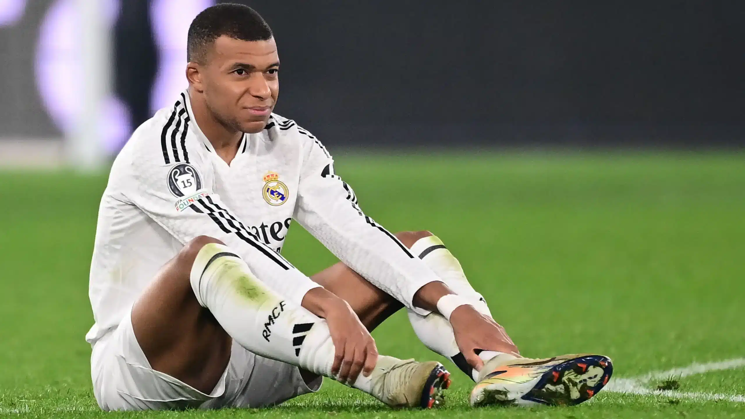 Mbappe đang chạy theo kỷ lục